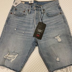 Levi 501 Shorts - Mid Length -  Size 28